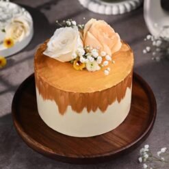 Golden Floral Wedding Cake with beautiful gold and floral design for weddings