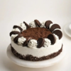 Chocolate and vanilla cake with Oreo cookie topping