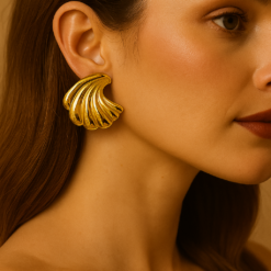 Anti-Tarnish Sculpted Shell Stud Earrings – Gold